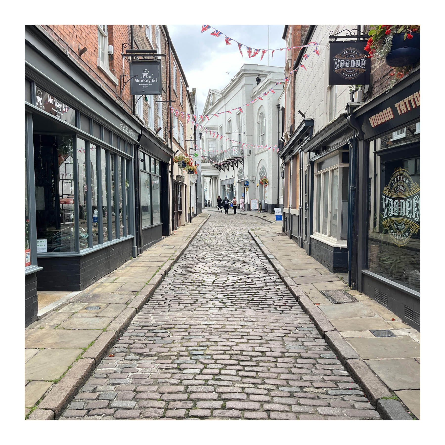 A simple mix of traditional paving slabs and setts in Boston